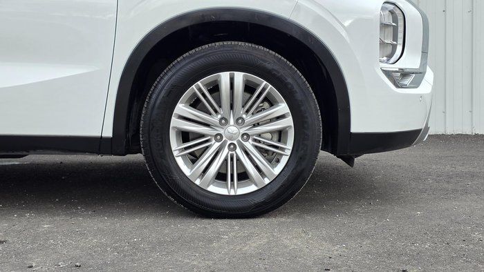 2023 Mitsubishi Outlander LS