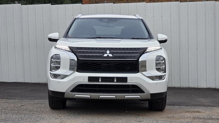 2023 Mitsubishi Outlander LS