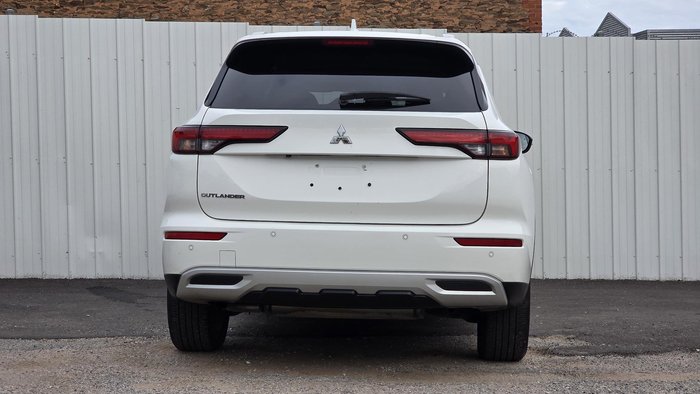 2023 Mitsubishi Outlander LS