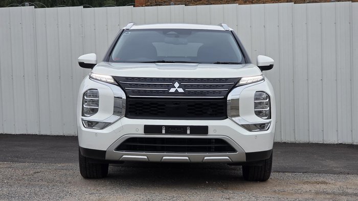 2023 Mitsubishi Outlander LS