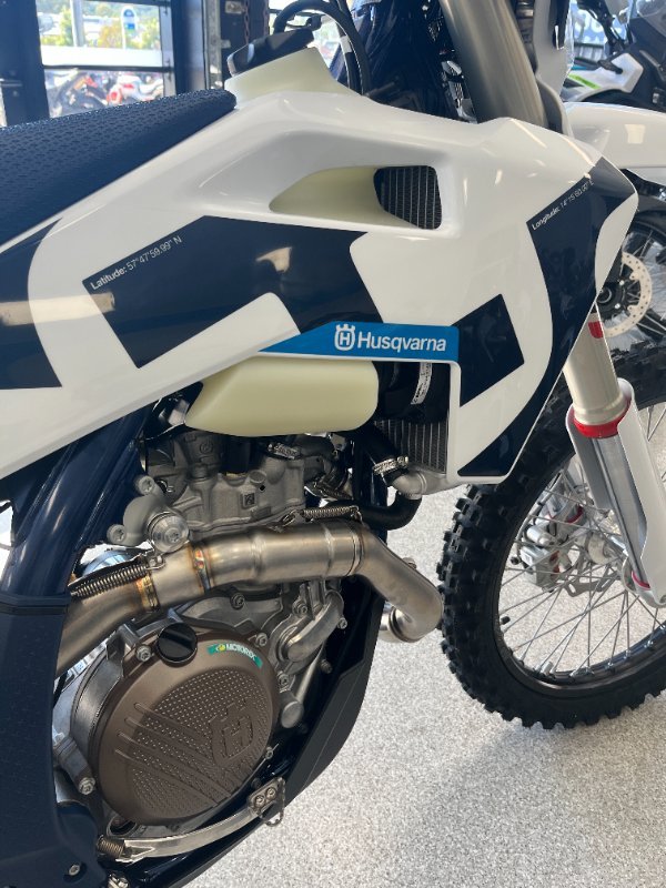 2026 HUSQVARNA FE501 NEBULA WHITE