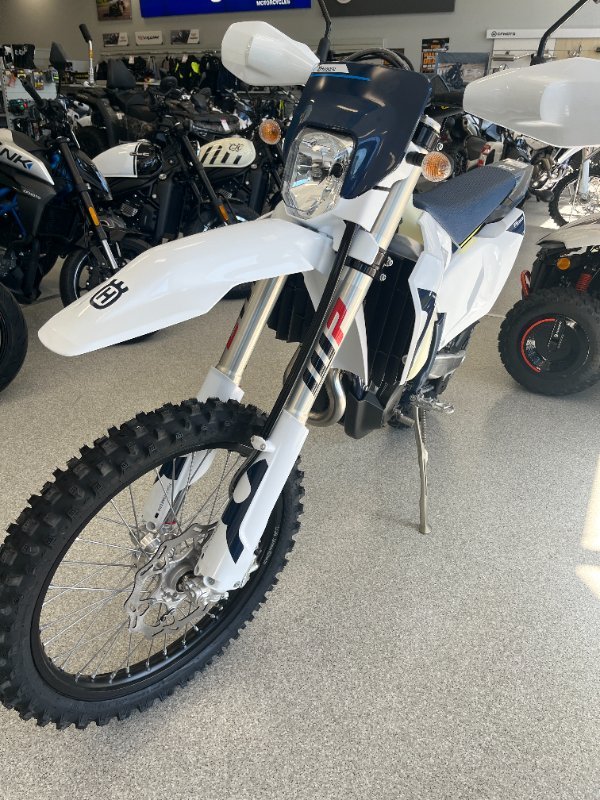 2026 HUSQVARNA FE501 NEBULA WHITE