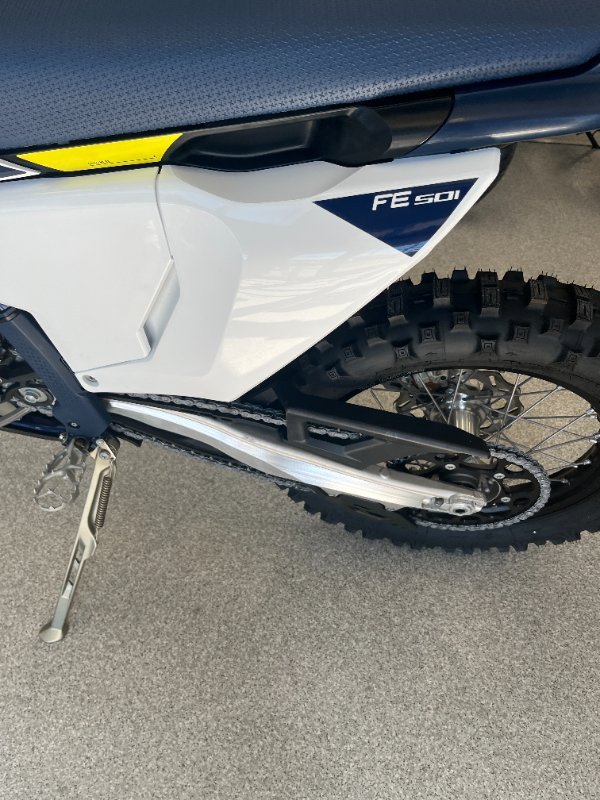2026 HUSQVARNA FE501 NEBULA WHITE