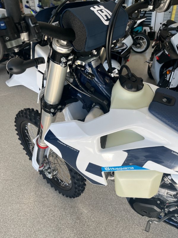 2026 HUSQVARNA FE501 NEBULA WHITE