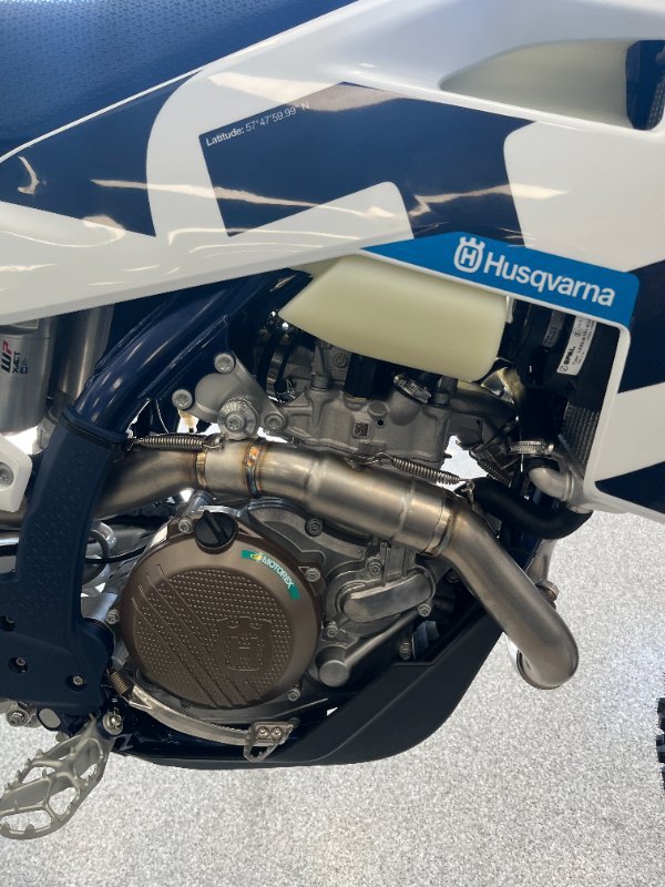 2026 HUSQVARNA FE501 NEBULA WHITE
