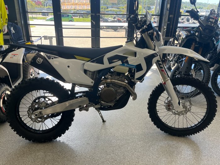2026 HUSQVARNA FE501 NEBULA WHITE