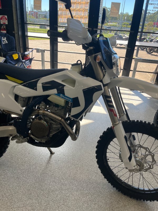 2026 HUSQVARNA FE501 NEBULA WHITE