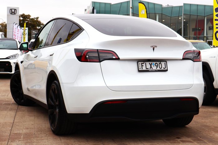 2024 Tesla Model Y Rear-Wheel Drive