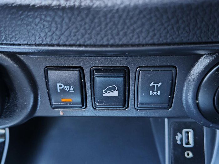 2019 Nissan Navara N-TREK D23 Series 4 4X4 Dual Range White Diamond