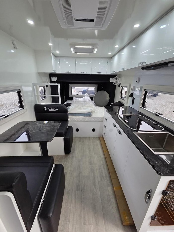 2024 Apache Navigator 15