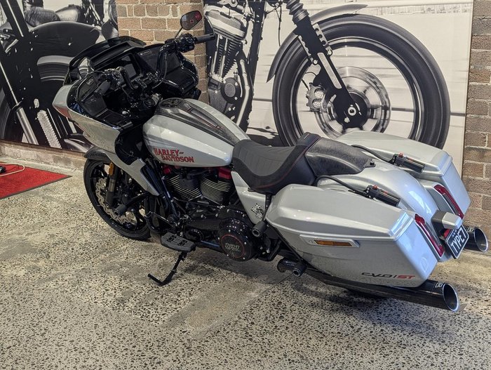 2025 Harley-Davidson CVO Road Glide ST 121 (FLTRXSTSE) Touring Silver