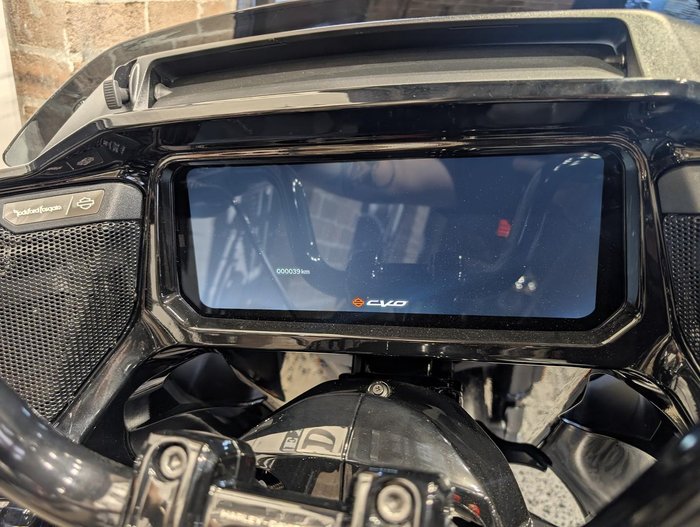 2025 Harley-Davidson CVO Road Glide ST 121 (FLTRXSTSE) Touring Silver