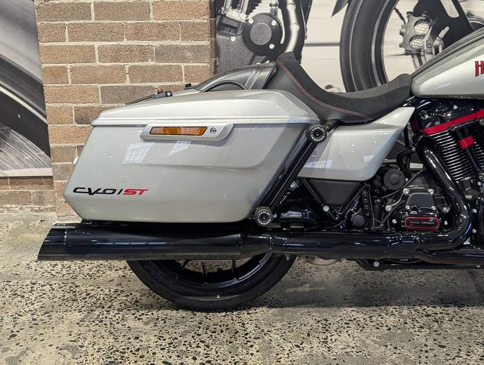 2025 Harley-Davidson CVO Road Glide ST 121 (FLTRXSTSE) Touring Silver