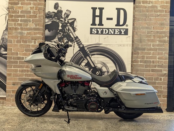2025 Harley-Davidson CVO Road Glide ST 121 (FLTRXSTSE) Touring Silver