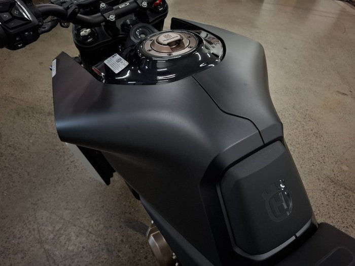 2024 Husqvarna 2024 HUSQVARNA 800CC SVARTPILEN 801 Road