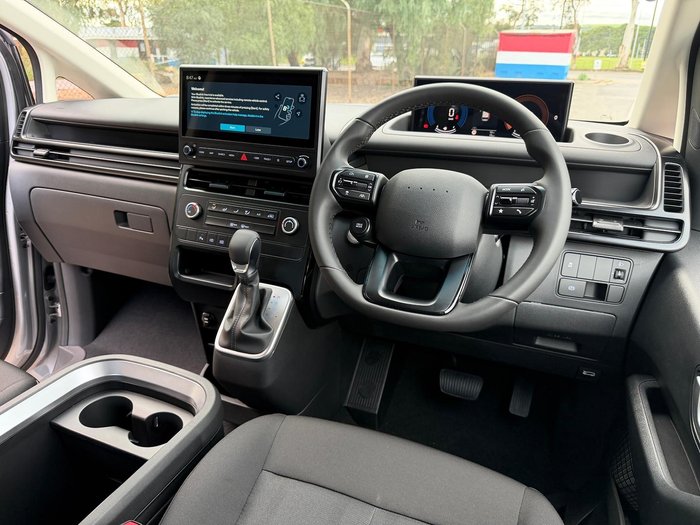 2026 Hyundai STARIA LOAD