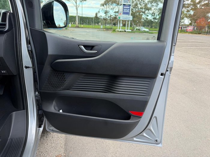 2026 Hyundai STARIA LOAD