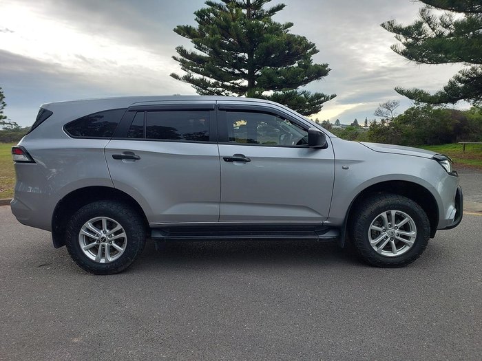 2022 Isuzu MU-X LS-M