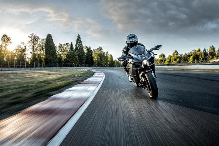 2026 Kawasaki Ninja H2 Carbon (ZX1000X)