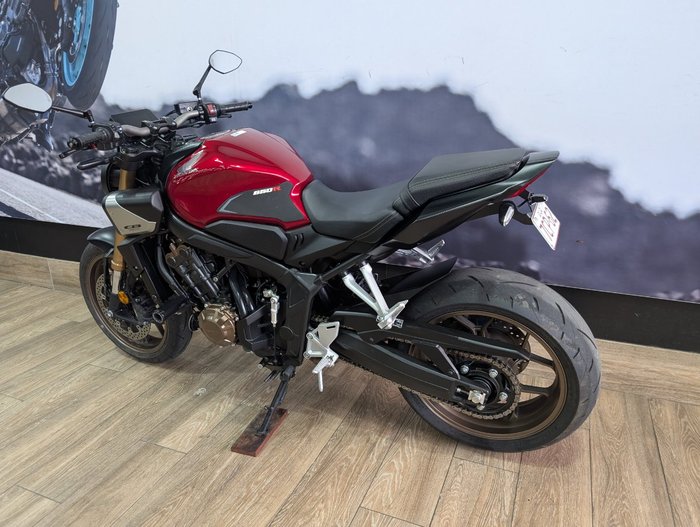 2024 Honda CB650R RED