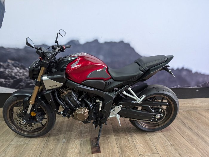 2024 Honda CB650R RED