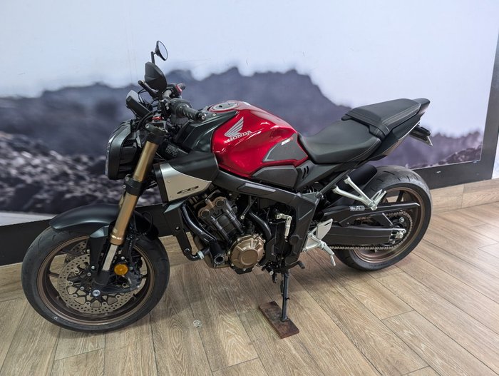 2024 Honda CB650R RED