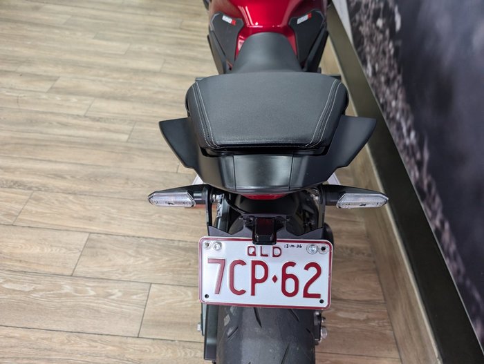 2024 Honda CB650R RED