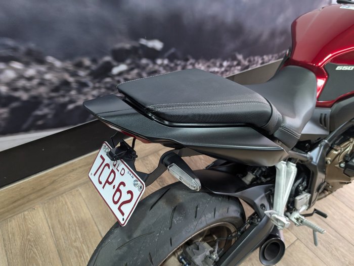 2024 Honda CB650R RED