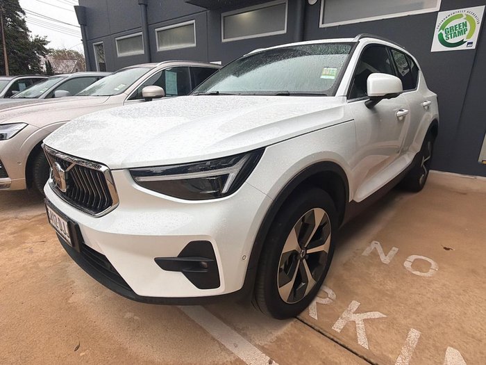 2025 Volvo XC40 Plus B4