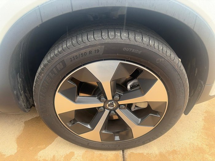 2025 Volvo XC40 Plus B4