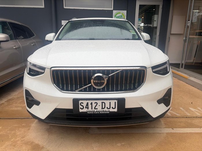 2025 Volvo XC40 Plus B4