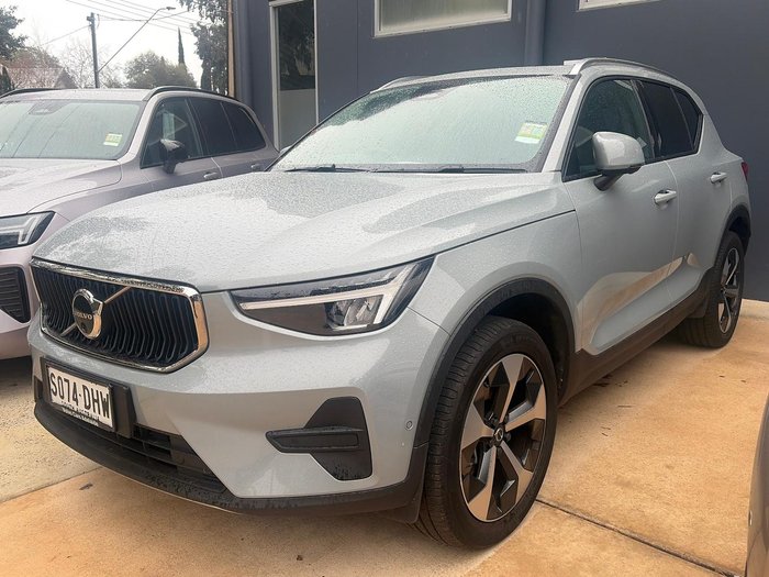 2025 Volvo XC40