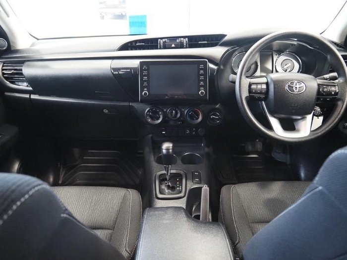 2022 Toyota Hilux SR