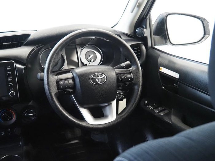 2022 Toyota Hilux SR