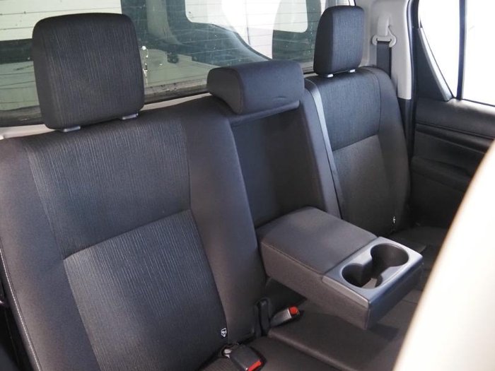 2022 Toyota Hilux SR
