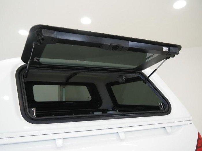 2022 Toyota Hilux SR
