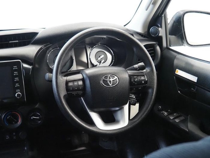 2022 Toyota Hilux SR