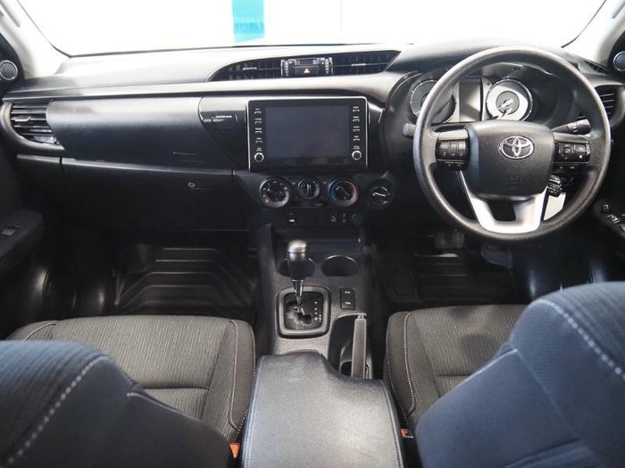 2022 Toyota Hilux SR