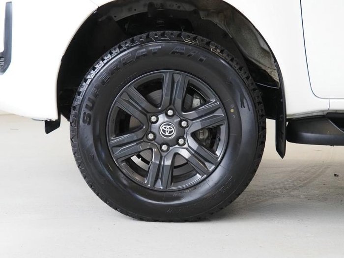 2022 Toyota Hilux SR