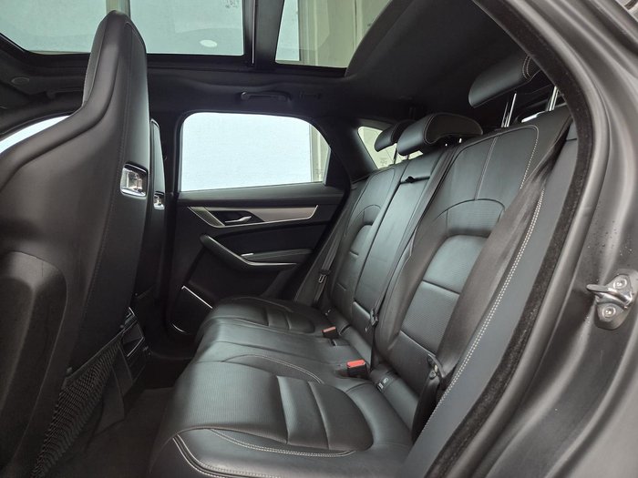 2021 Jaguar F-PACE P400 R-Dynamic SE