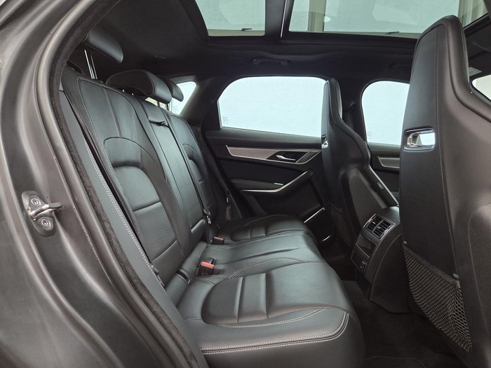 2021 Jaguar F-PACE P400 R-Dynamic SE