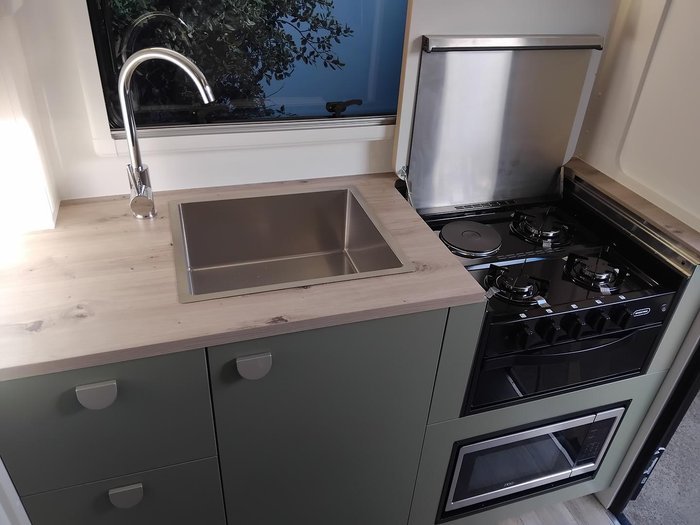 2026 Traveller Track 15Ft With Island Queen Bed With Ensuite