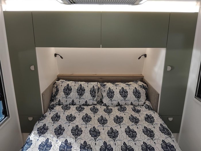 2026 Traveller Track 15Ft With Island Queen Bed With Ensuite