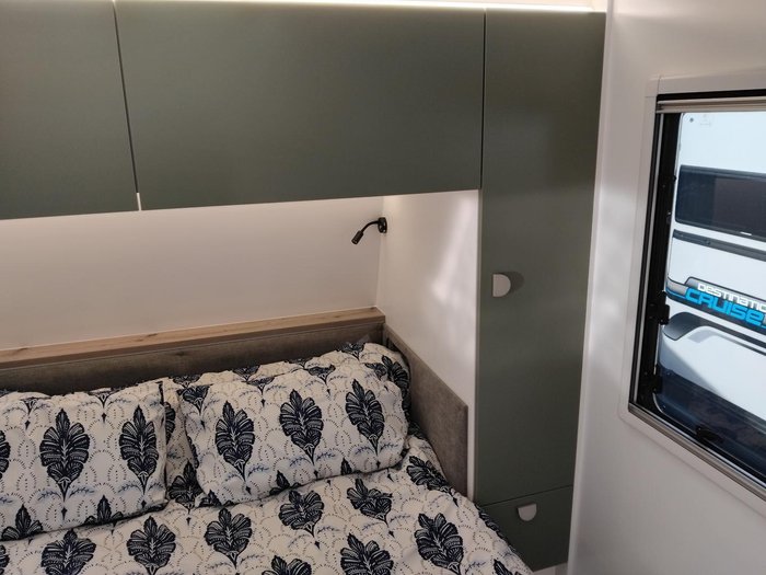 2026 Traveller Track 15Ft With Island Queen Bed With Ensuite
