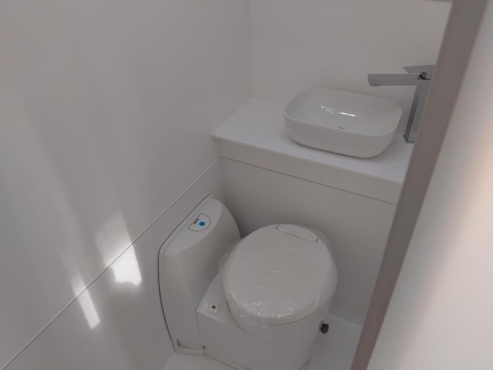 2026 Traveller Track 15Ft With Island Queen Bed With Ensuite