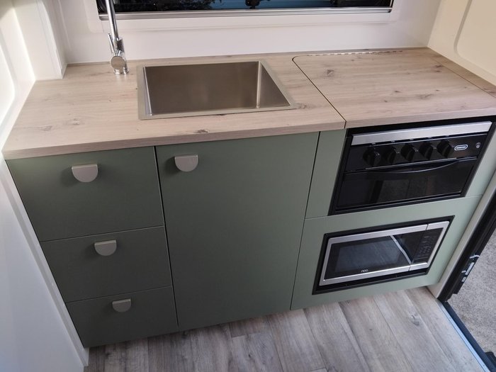 2026 Traveller Track 15Ft With Island Queen Bed With Ensuite