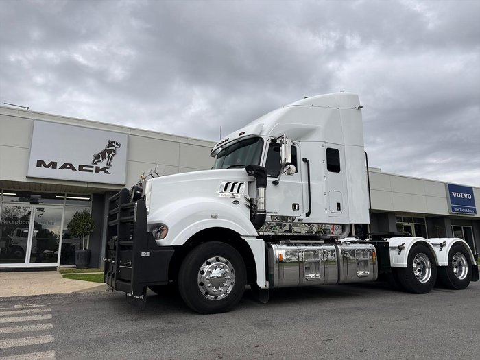 2023 Mack Superliner
