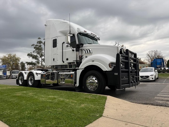 2023 Mack Superliner