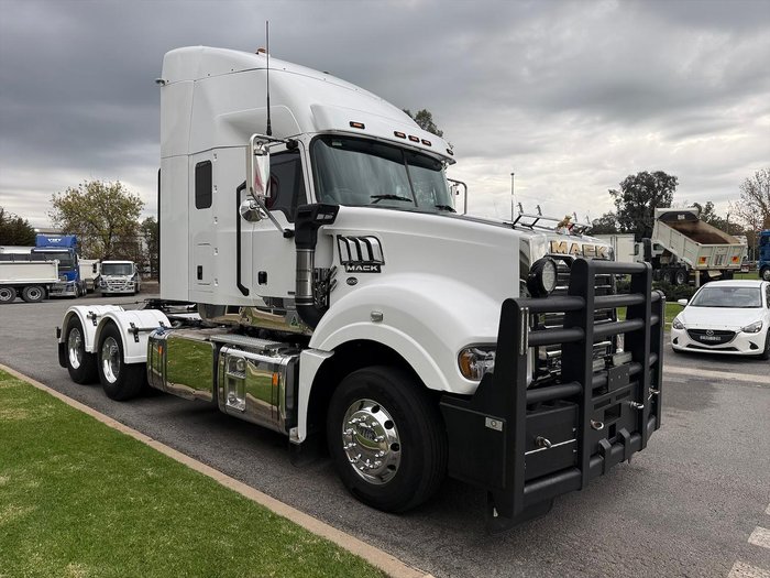 2023 Mack Superliner