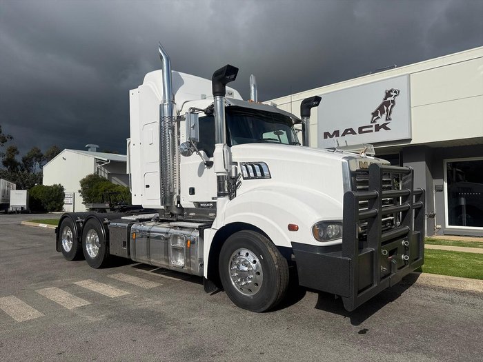 2015 Mack Trident